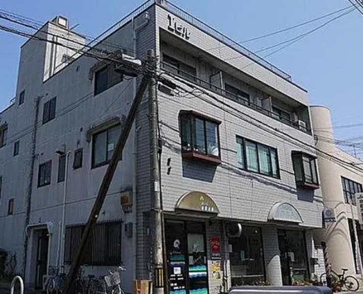Iビル