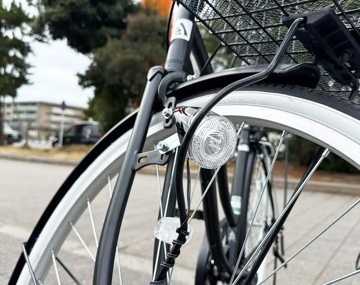 自転車機能設備説明画像：常時点灯ライト