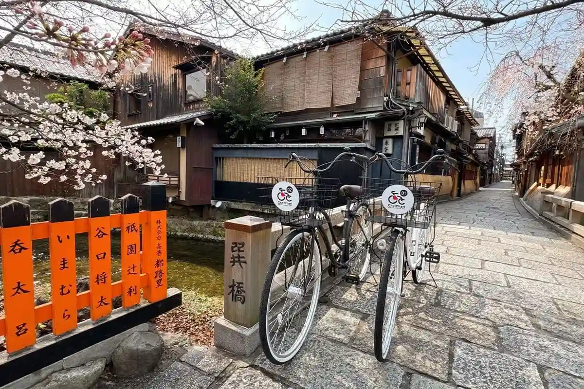 京都らしい町並みの祇園までレンタル自転車で移動して散策