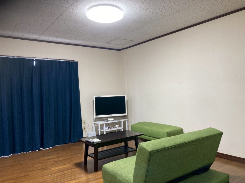 Iビル  305号室