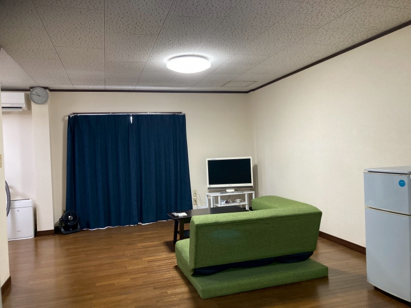 Iビル 305号室